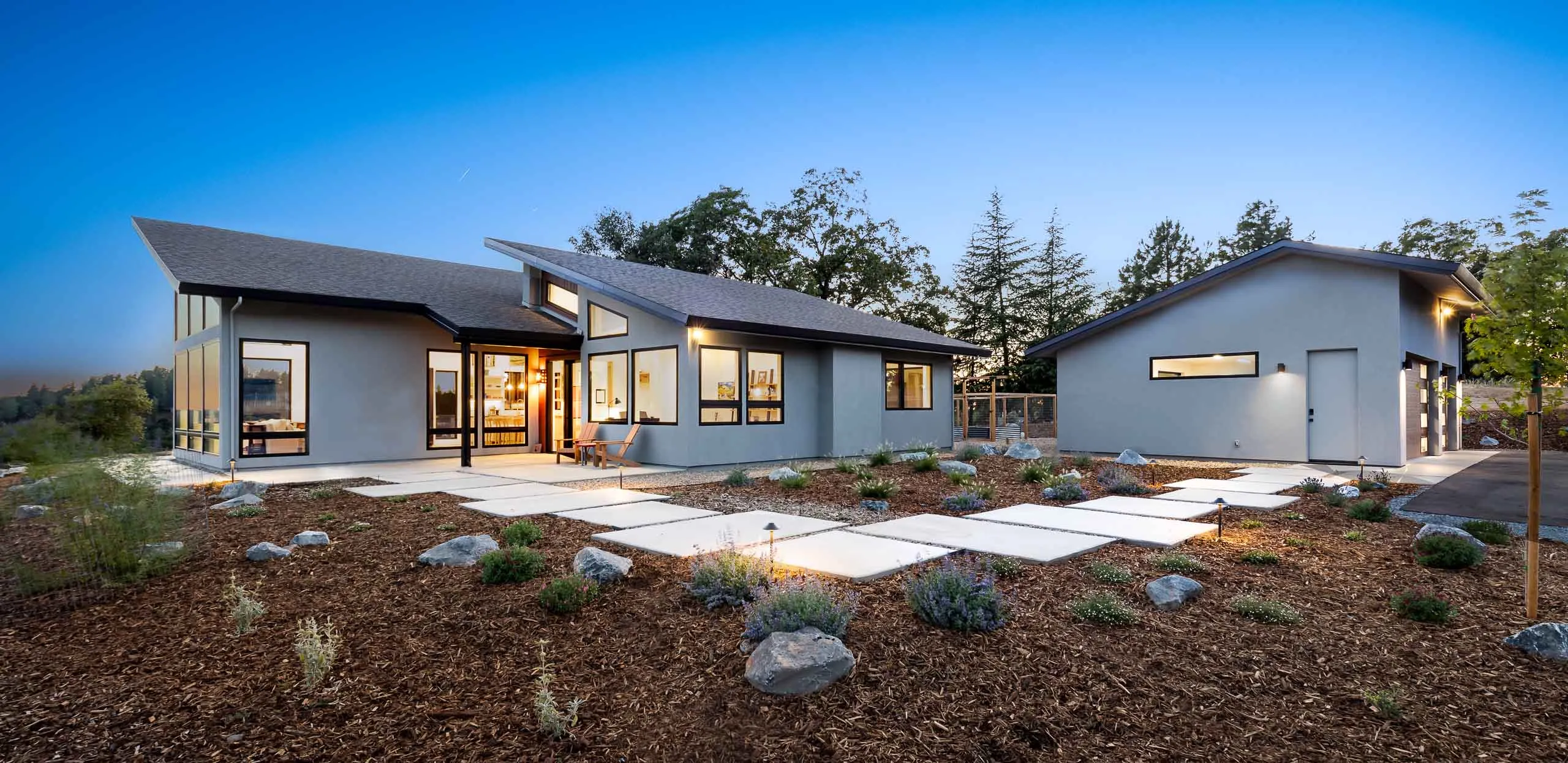 Contemporary custom home in Auburn Lake Trails