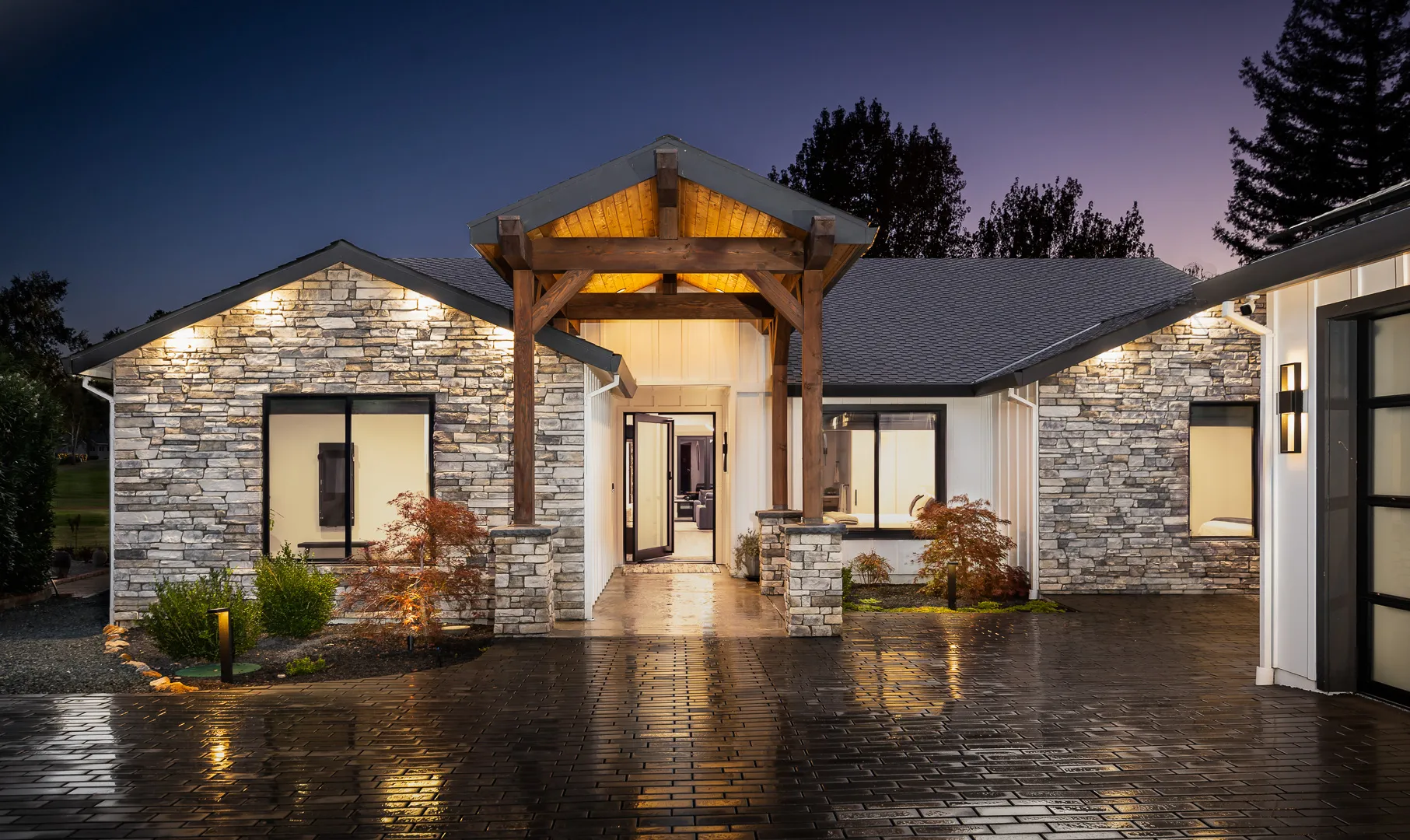 Lakefront custom home on Lake of the Pines near Nevada City